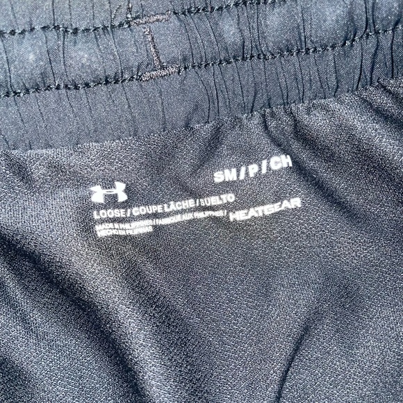 women’s black under armour athletic shorts - Picture 4 of 4